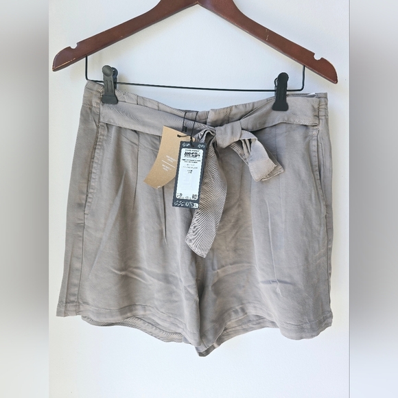 VERO MODA Mushroom Brown Grey Tan Shorts with Tie Waist Size M - Picture 1 of 9